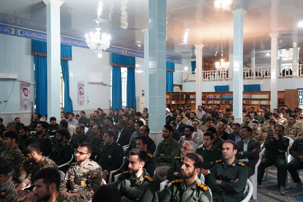 دیدار نماینده ولی فقیه در لرستان با سبزپوشان سپاه به مناسبت سالروز تأسیس سپاه پاسداران