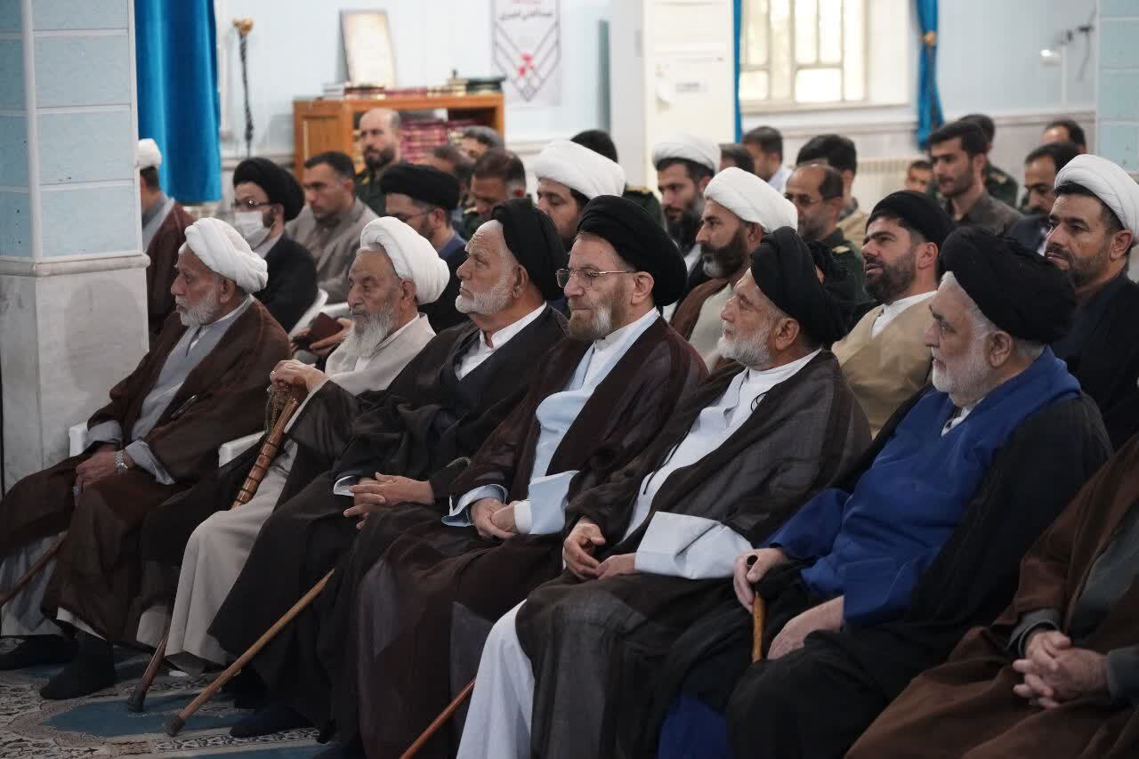 دیدار نماینده ولی فقیه در لرستان با سبزپوشان سپاه به مناسبت سالروز تأسیس سپاه پاسداران