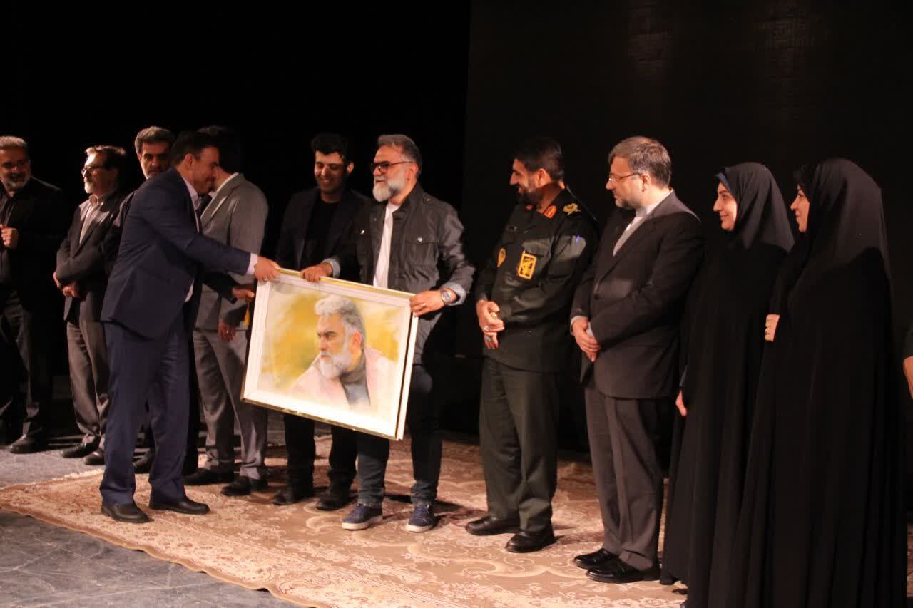 برگزاری آیین تجلیل از هنرمندان بسیجی افتخارآفرین لرستان در جشنواره های مختلف هنری سال ۱۴۰۳