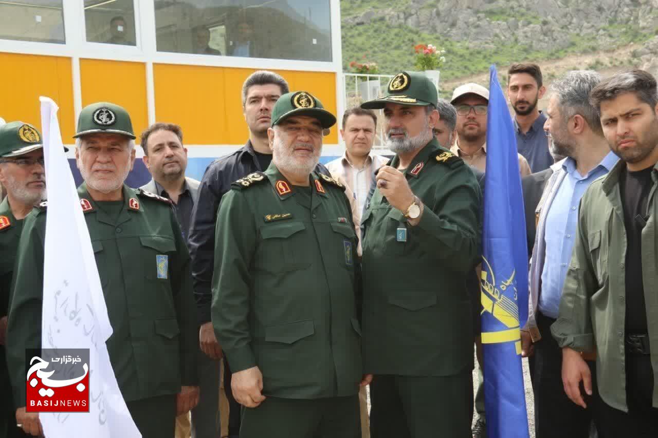 بازدید سردار سلامی از طرح های عمرانی مناطق مرزی شمال‌غرب