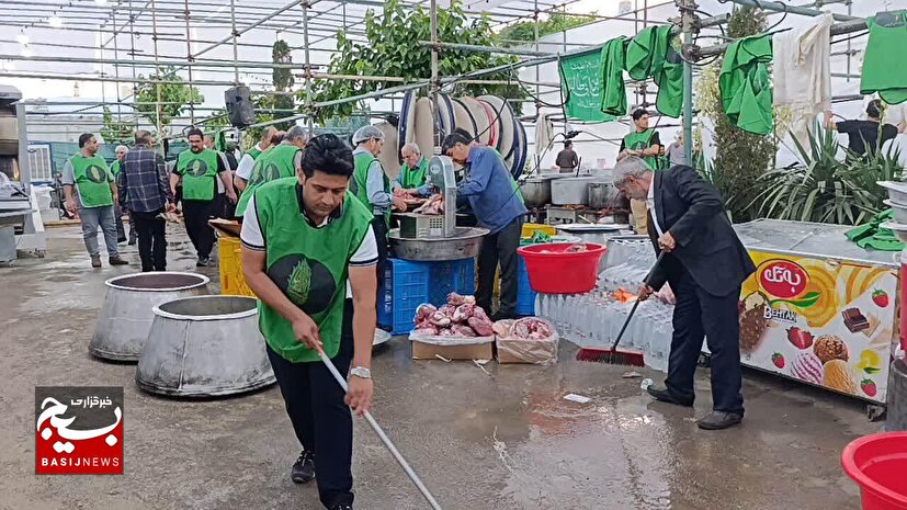 لقمه‌های عشق که به دست عاشقان ثامن الحجج تهیه می شود/طبخ و توزیع روزانه ۳۰ هزار طعام در جوار بارگاه رضوی