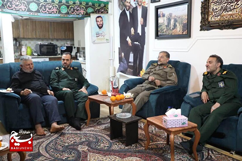 دیدار رئیس سازمان بسیج مستضعفین با خانواده علمدار جبهه فرهنگی  و شهید رسانهگیلان؛ شهید سیرت نیا در رشت
