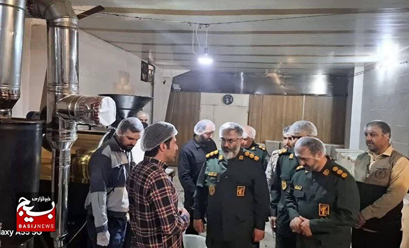 کارگاه تولید پوشاک در محمدشهر به بهره برداری رسید/ احیا کارگاهی که در دوران کرونا، تعطیل شده بود/جهادگران بسیجی استان البرز، پای کار احداث ورزشگاه دو هزار نفری
