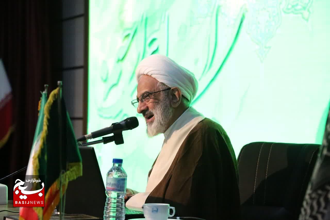 آغاز به کار هشتمین اجلاسیه اساتید و فرماندهان شبکه تربیتی صالحین بسیج در جوار امام‌ هشتم