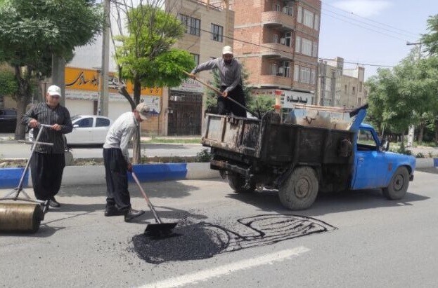معابر شهری ایلام در بند حفاری‌ها؛ آیا چاله‌ها پُر می‌شوند؟