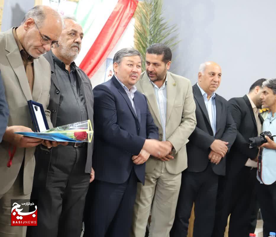 نقش معلم انسان سازی است+عکس