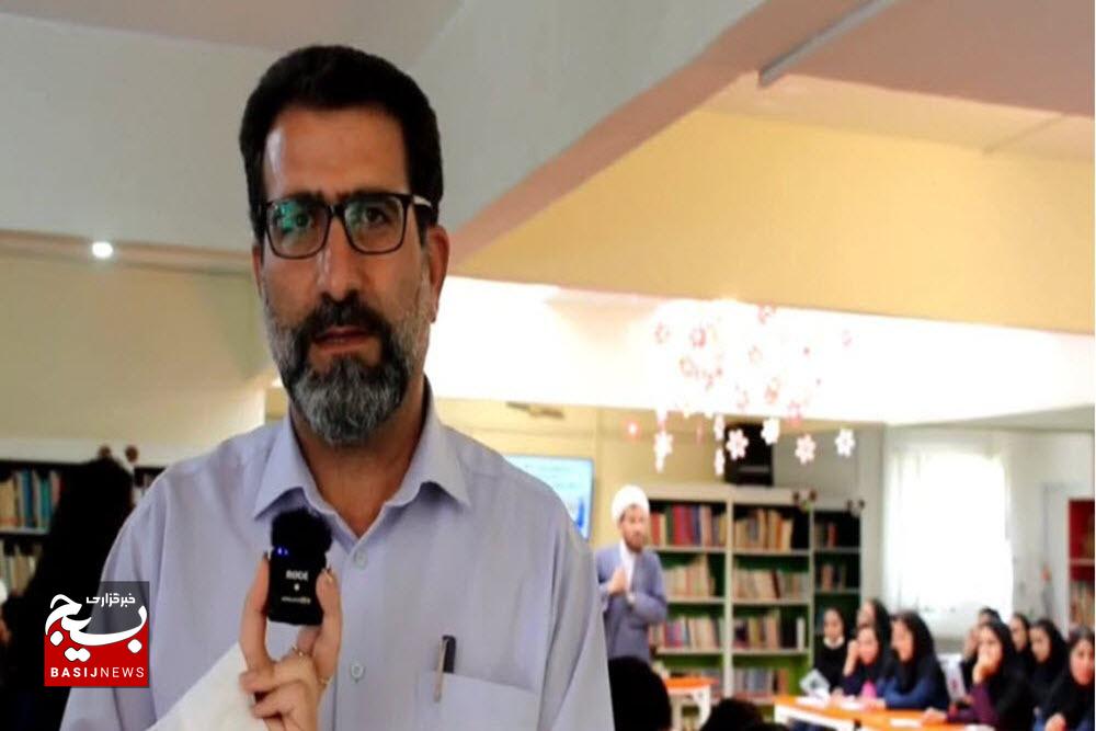 برگزاری «کافه گفتگو » و دورهمی گرم و دوستانه برای پاسخ به سوالات دانش‌آموزان