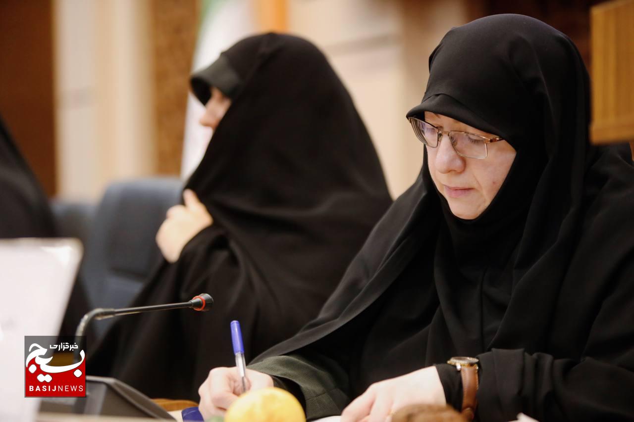 نشست «حکمرانی شهید رئیسی» با موضوع «روایت الگوی مردمی سازی و مدیریت جهادی شهید رییسی با رویکرد زن و خانواده»