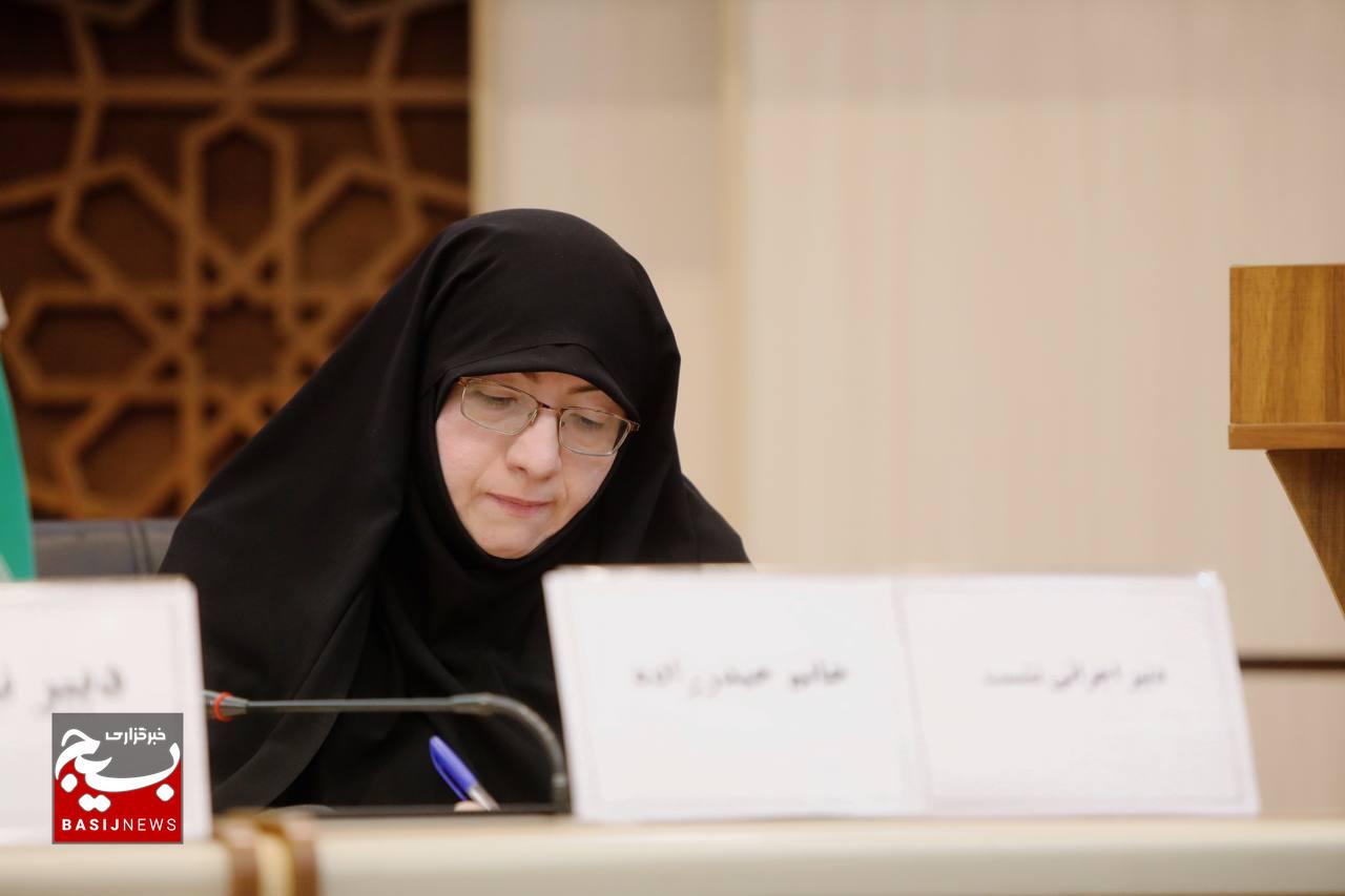 نشست «حکمرانی شهید رئیسی» با موضوع «روایت الگوی مردمی سازی و مدیریت جهادی شهید رییسی با رویکرد زن و خانواده»
