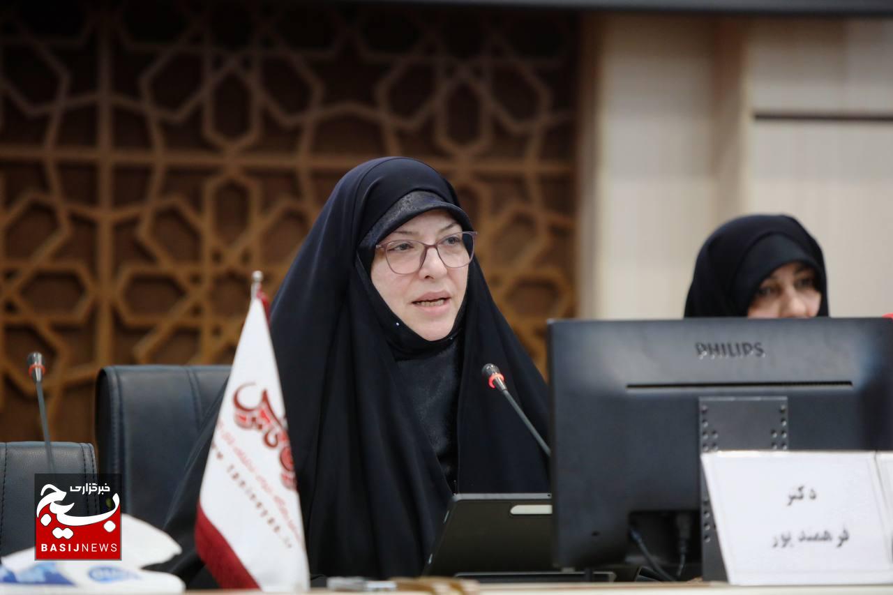 نشست «حکمرانی شهید رئیسی» با موضوع «روایت الگوی مردمی سازی و مدیریت جهادی شهید رییسی با رویکرد زن و خانواده»