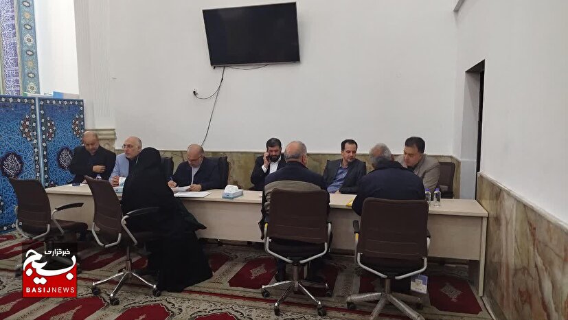 میز خدمت جهادی در مصلای رشت برپا شد