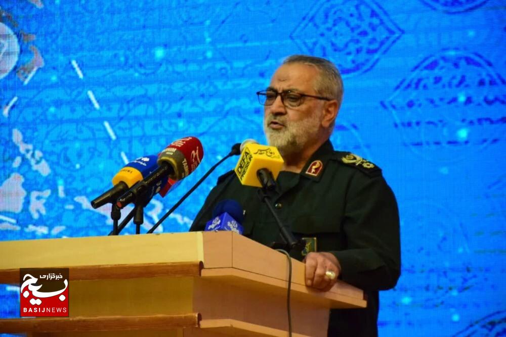 انقلاب اسلامی ایران نظام سلطه جهانی را داغدار کرد