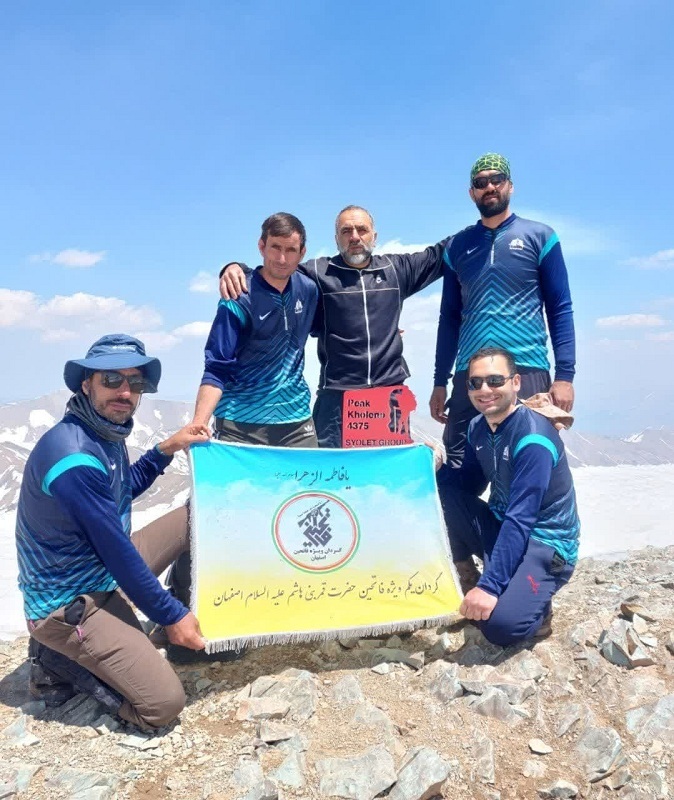 صعود تیم کوهنوردی گردان یکم فاتحین به قله خنلو و بام استان تهران