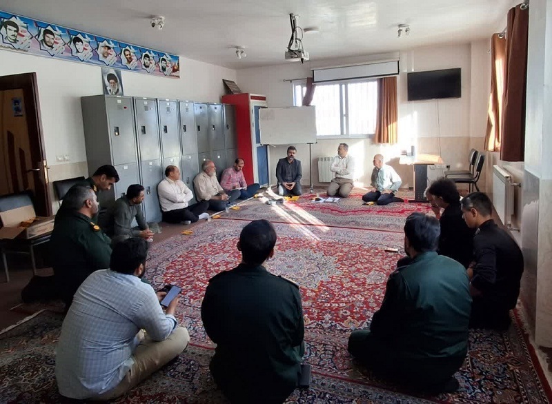 توجیه برنامه های بیمه توسط کارشناس بیمه صندق ذخیره بسیجیان