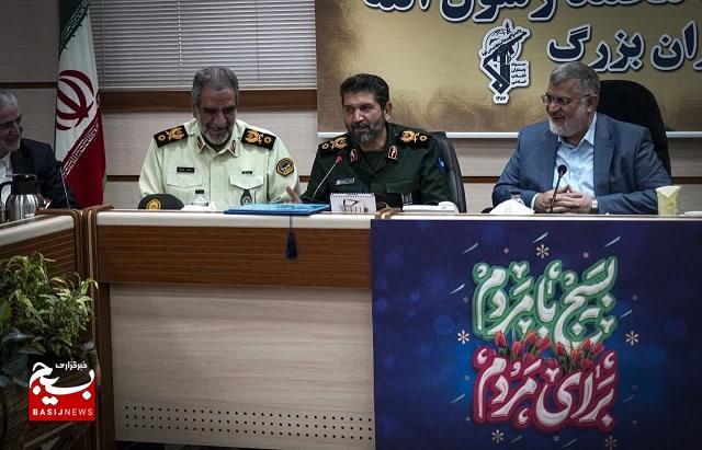 نشست صمیمی استاندار تهران و فرمانده انتظامی تهران با سردار حسن زاده فرمانده سپاه تهران بزرگ نشست صمیمی استاندار تهران و فرمانده انتظامی تهران با سردار حسن زاده فرمانده سپاه تهران بزرگ