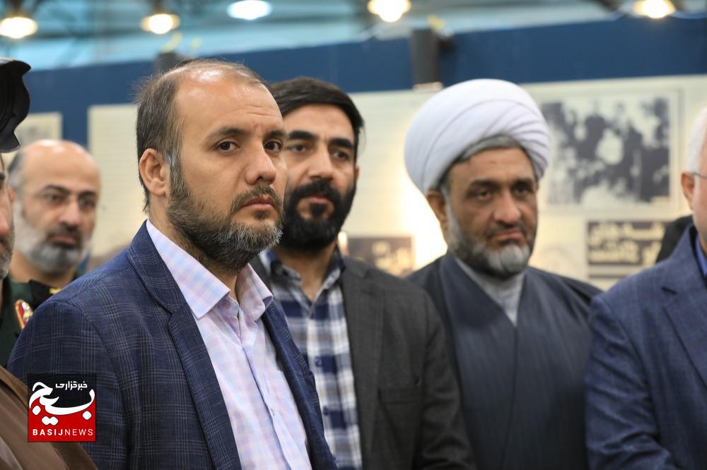 بازدید رئیس سازمان بسیج مستضعفین از نمایشگاه نسخ