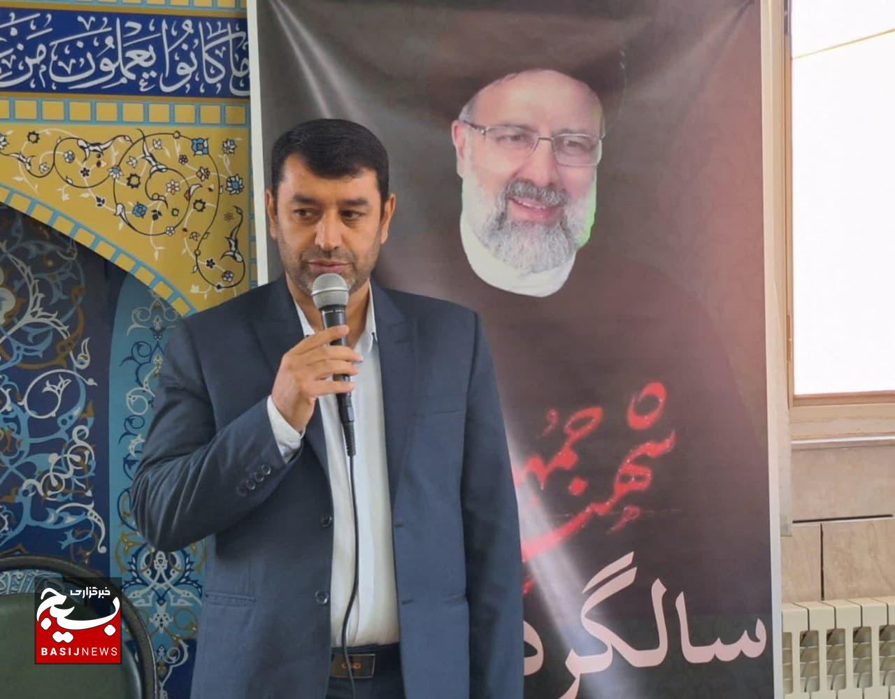شهید رئیسی مرزی میان خود و مردم قائل نبود