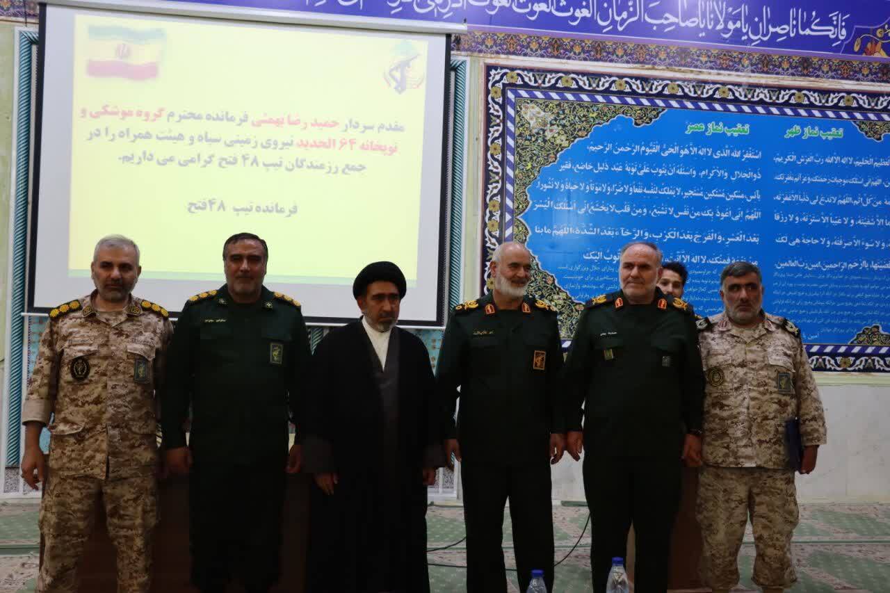 تجلیل فرمانده قرارگاه کربلا در جنوب کشور از سردار حکمتیان