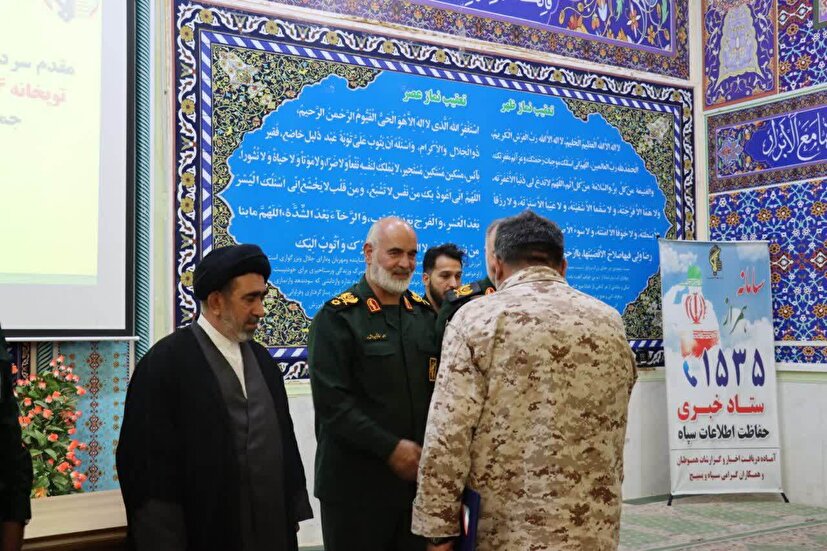 تجلیل فرمانده قرارگاه کربلا در جنوب کشور از سردار حکمتیان