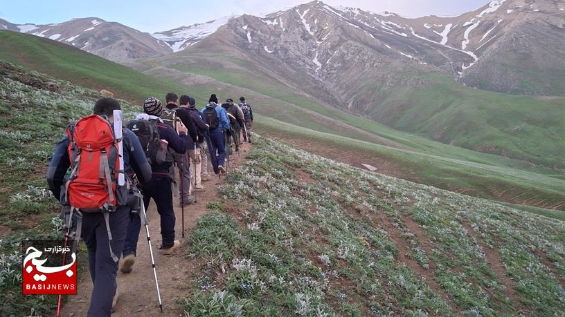 صعود تیم تخصصی کوهنوردان سپاه قزوین به بلندترین قله استان گیلان