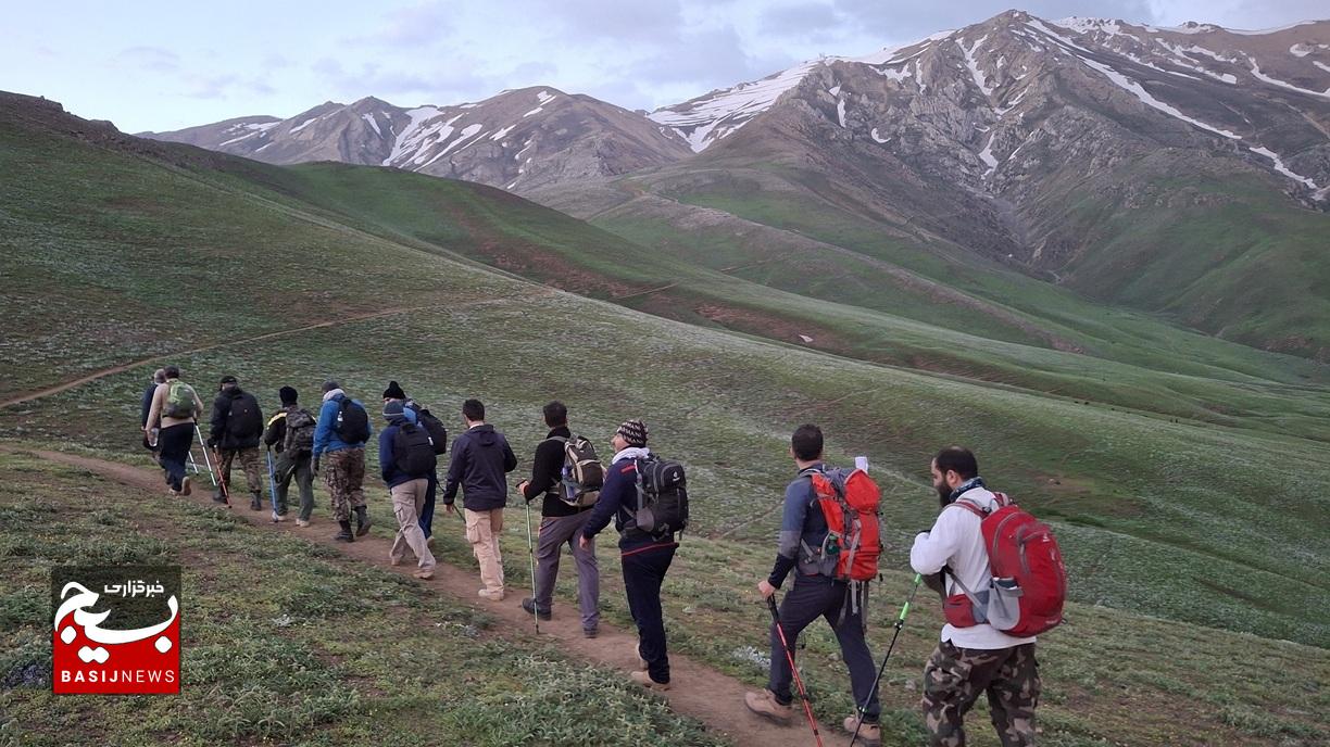 صعود تیم تخصصی کوهنوردان سپاه قزوین به بلندترین قله استان گیلان