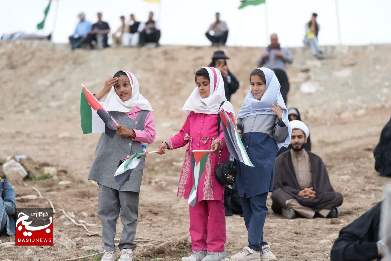 بزرگداشت سالروز عملیات بازی دراز با حضور هزاران بسیجی لرستان بزرگداشت سالروز عملیات بازی دراز با حضور هزاران بسیجی لرستان