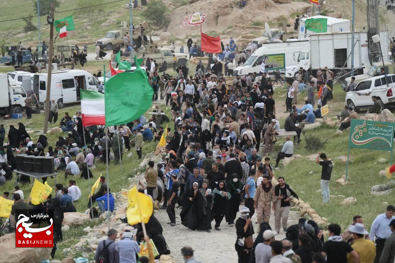بزرگداشت سالروز عملیات بازی دراز با حضور هزاران بسیجی لرستان بزرگداشت سالروز عملیات بازی دراز با حضور هزاران بسیجی لرستان