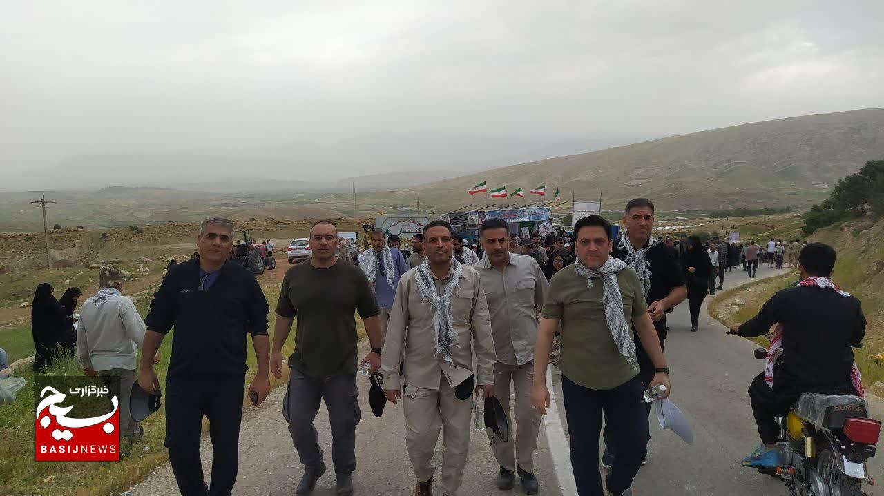 اعزام ۲۳۰ کارمند بسیجی لرستانی به اردوی راهیان نور برای بازدید از منطقه عملیاتی بازی دراز +عکس