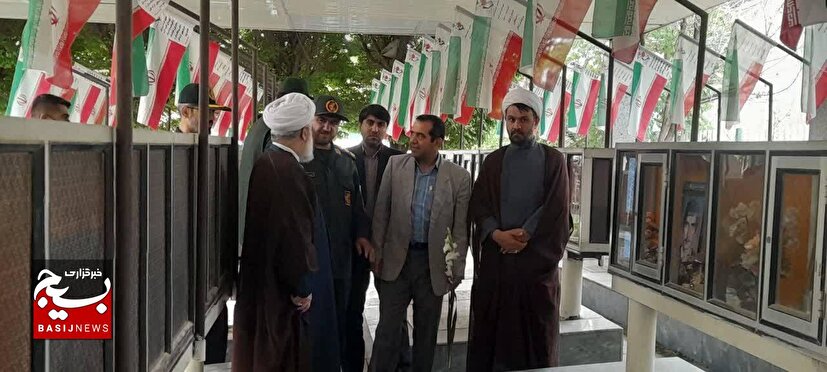 مزار مطهر شهدا اشتهارد، به مناسبت هفته عقیدتی سیاسی در سپاه گلباران شد+ تصاویر
