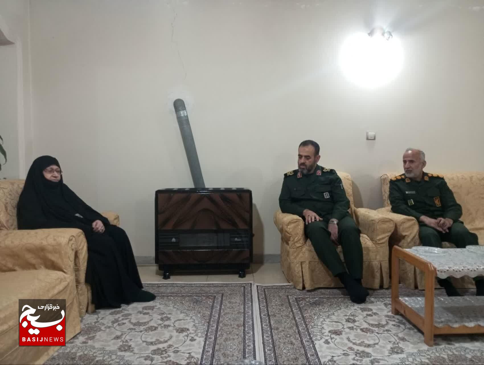دیدار فرمانده سپاه قدس گیلان با خانواده شهید حنیف بهبودی