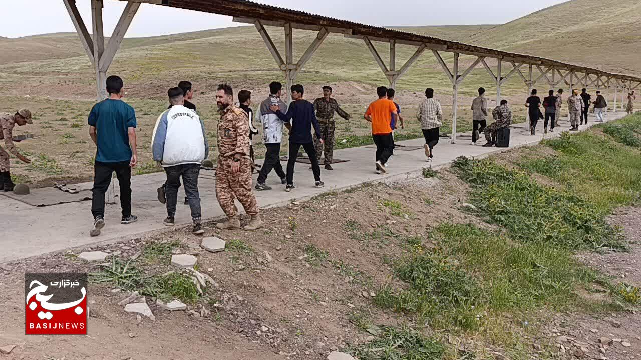 برگزاری اردوی میدان تیر آمادگی دفاعی برای ۱۴۰۰ دانش‌آموزان شهرستان البرز