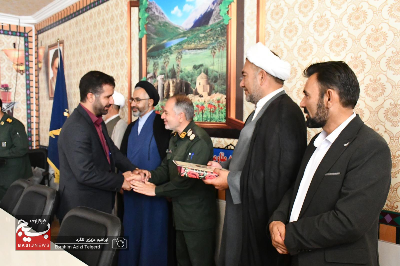 تجلیل از 36 مربی و معلم ناحیه مقاومت بسیج عشایری استان