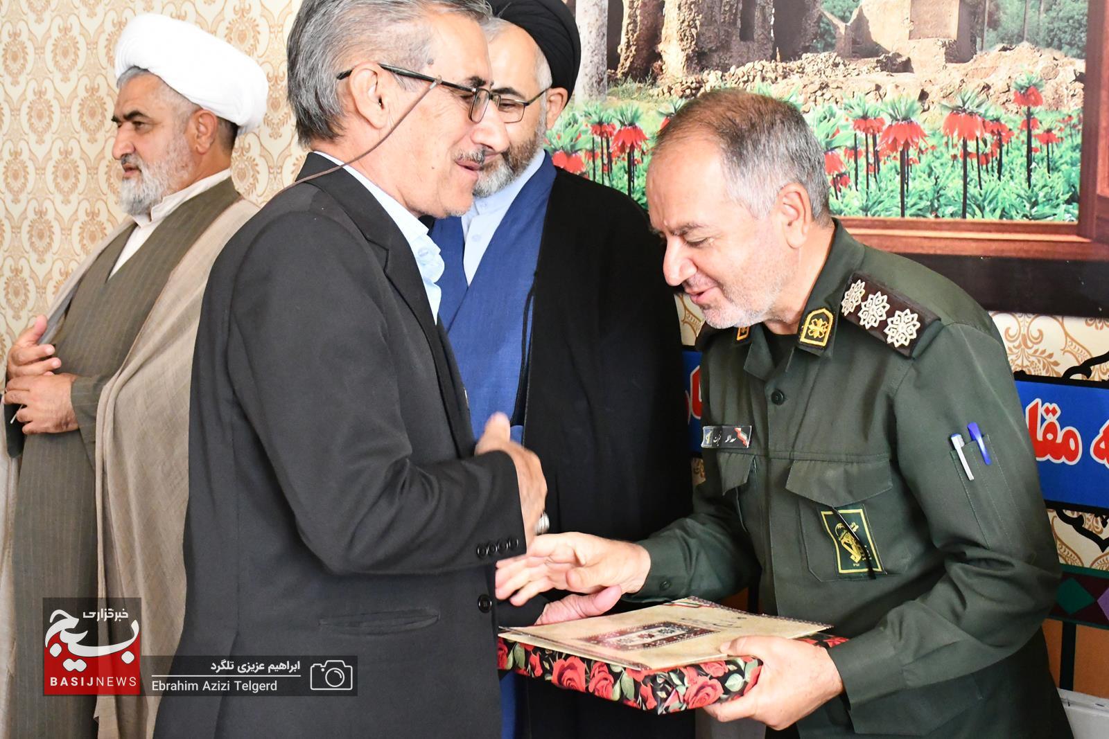 تجلیل از 36 مربی و معلم ناحیه مقاومت بسیج عشایری استان