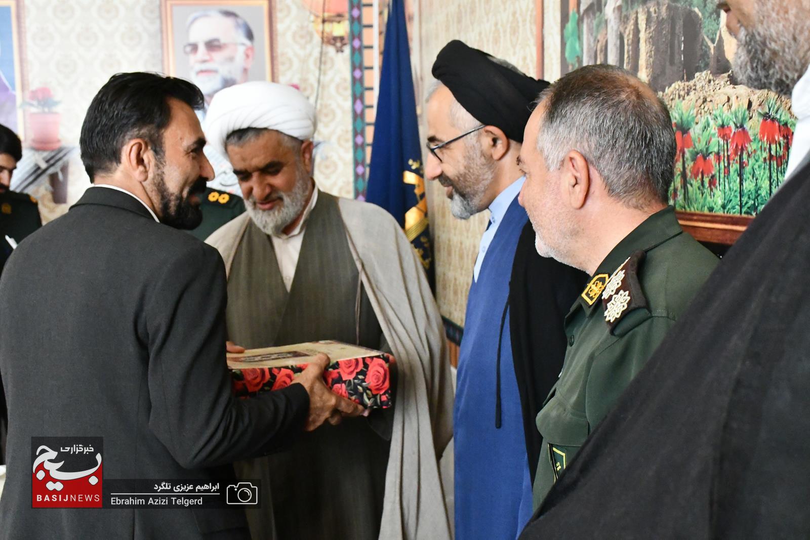تجلیل از 36 مربی و معلم ناحیه مقاومت بسیج عشایری استان
