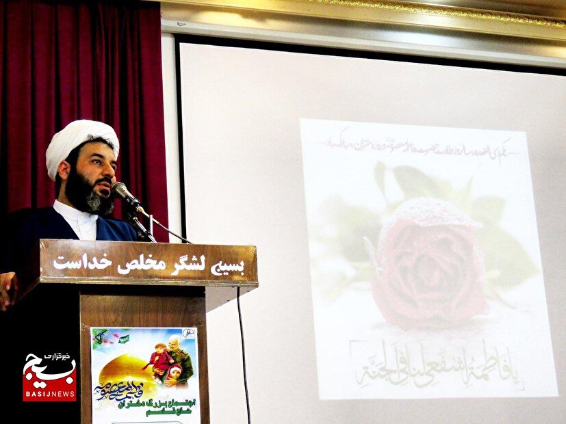 تلاش دشمن تزلزل بنیان خانواده از طریق فضای مجازی است