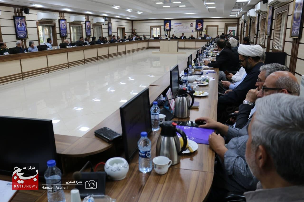 خانم دکتر رفیعی نماینده مجلس شورای اسلامی در جمع فرماندهان نواحی ومسئولین سازمان بسیج عشایری کشور و اعضای هیئت اندیشه ورز و هیئت تفقد سازمان بسیج جامعه عشایری کشور:عشایر جزءمهمترین آحاد جامعه در حمایت و حفاظت از محیط زیست هستند.