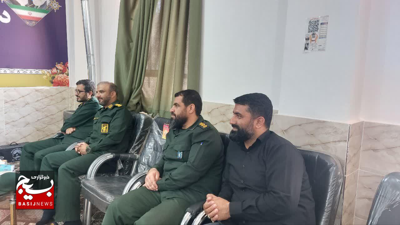 دیدار مسئولین ناحیه مقاومت بسیج دورود با امام جمعه شهرستان به مناسبت هفته عقیدتی سیاسی دیدار مسئولین ناحیه مقاومت بسیج دورود با امام جمعه شهرستان به مناسبت هفته عقیدتی سیاسی
