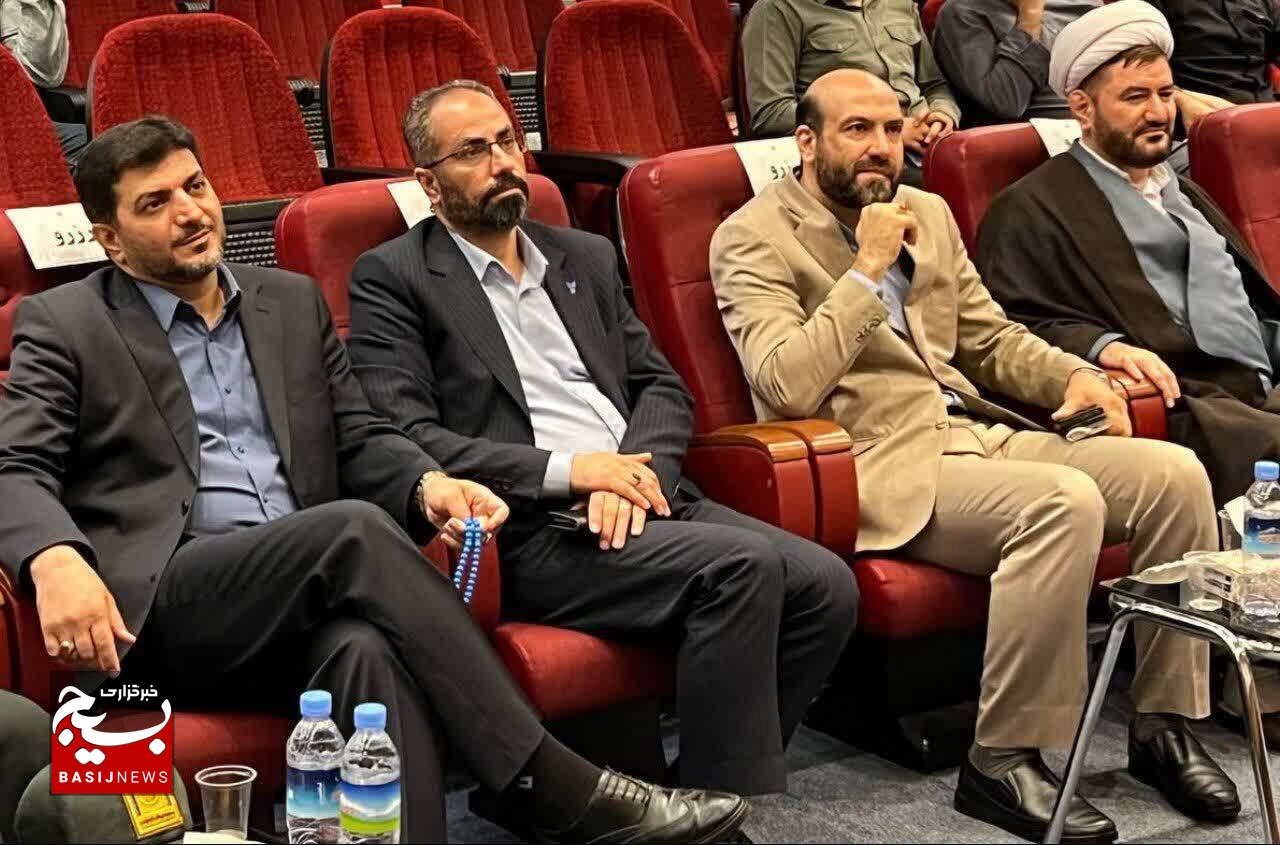 دانشگاه باید مرکز تبیین و پرورش نسل مؤمن و بصیر در تراز انقلاب باشد دانشگاه باید مرکز تبیین و پرورش نسل مؤمن و بصیر در تراز انقلاب باشد