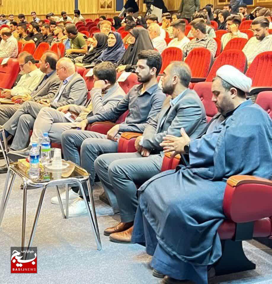 دانشگاه باید مرکز تبیین و پرورش نسل مؤمن و بصیر در تراز انقلاب باشد دانشگاه باید مرکز تبیین و پرورش نسل مؤمن و بصیر در تراز انقلاب باشد