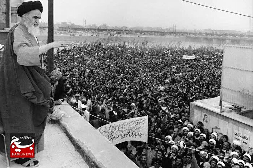 مکتبی که مردانِ تاریخ‌ساز تربیت کرد | به مناسبت سالگرد ارتحال امام خمینی (ره)