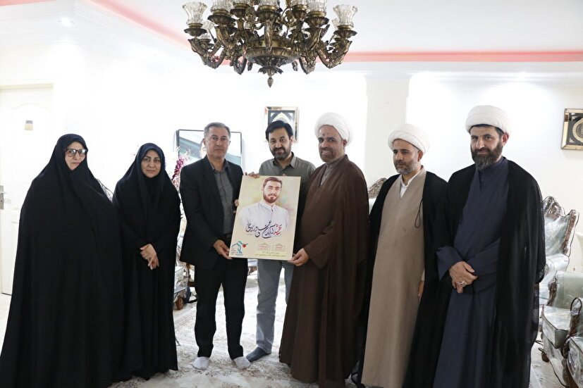 مسئول سازمان بسیج اساتید، طلاب و روحانیون کشور با خانواده شهید «آرمان علی‌وردی» دیدار کرد