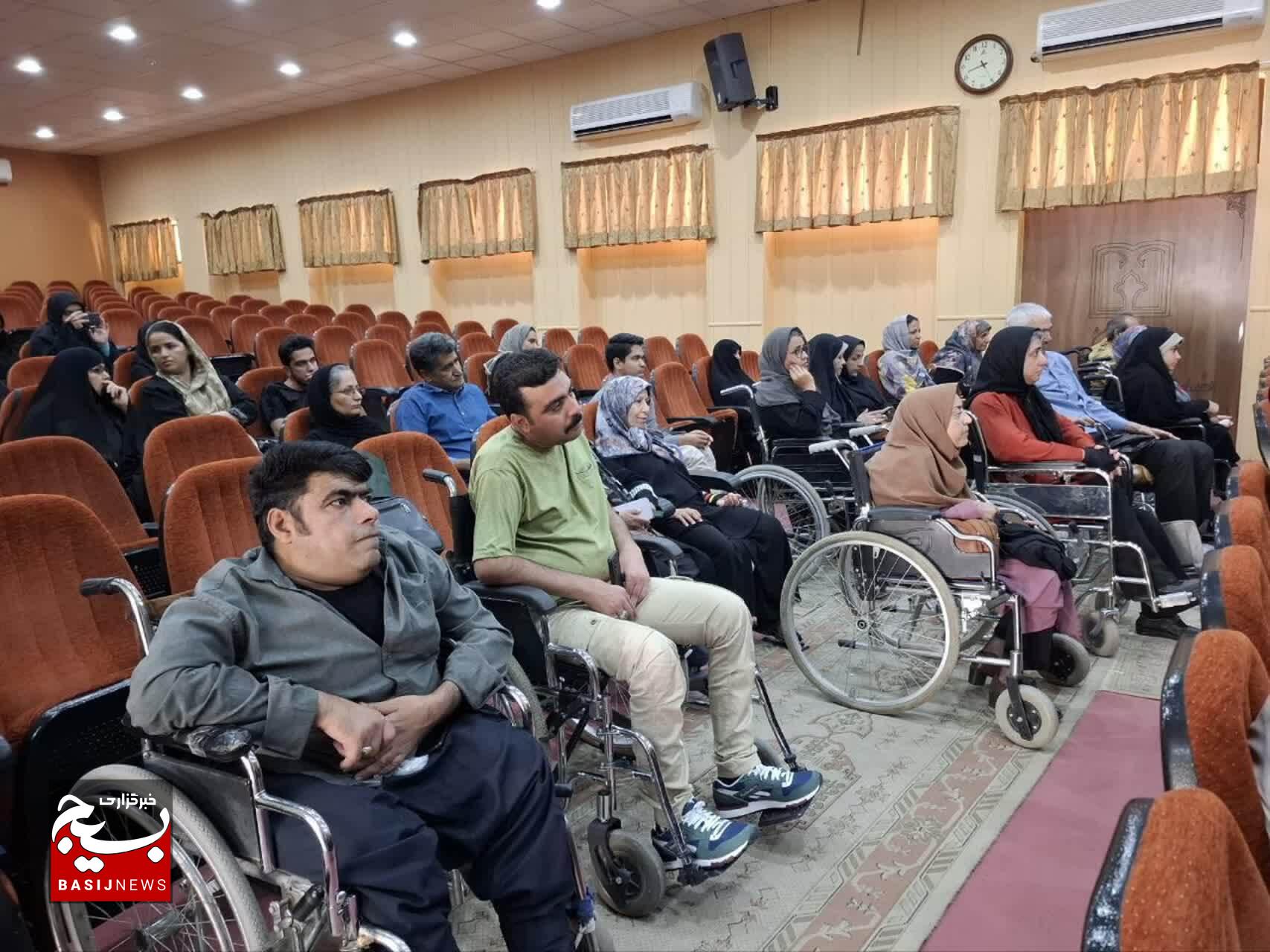 لبخند امید بر چرخ زندگی؛ اهدای ۱۴ ویلچر برقی به معلولان رفسنجانی با همت جهادگران و سپاه +تصاویر