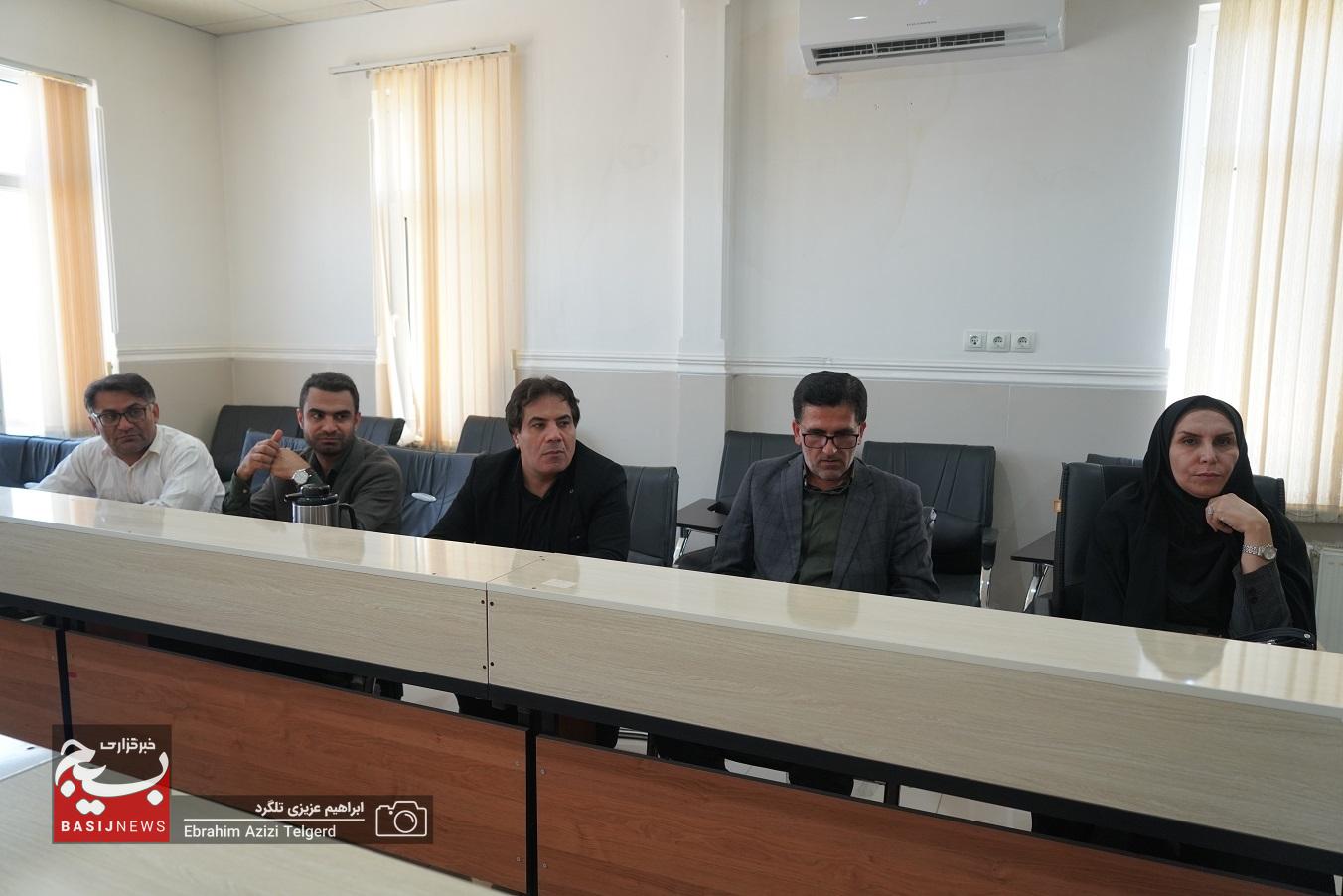 بررسی طرح خدمات دهی به خبرنگاران در هیئت اندیشه ورز بسیج رسانه استان