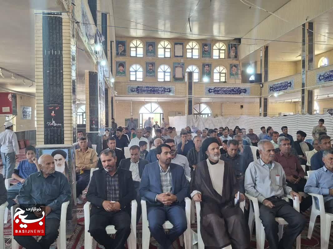 امام خمینی (ره) ترکیب بین حماسه و عرفان بود امام خمینی (ره) ترکیب بین حماسه و عرفان بود