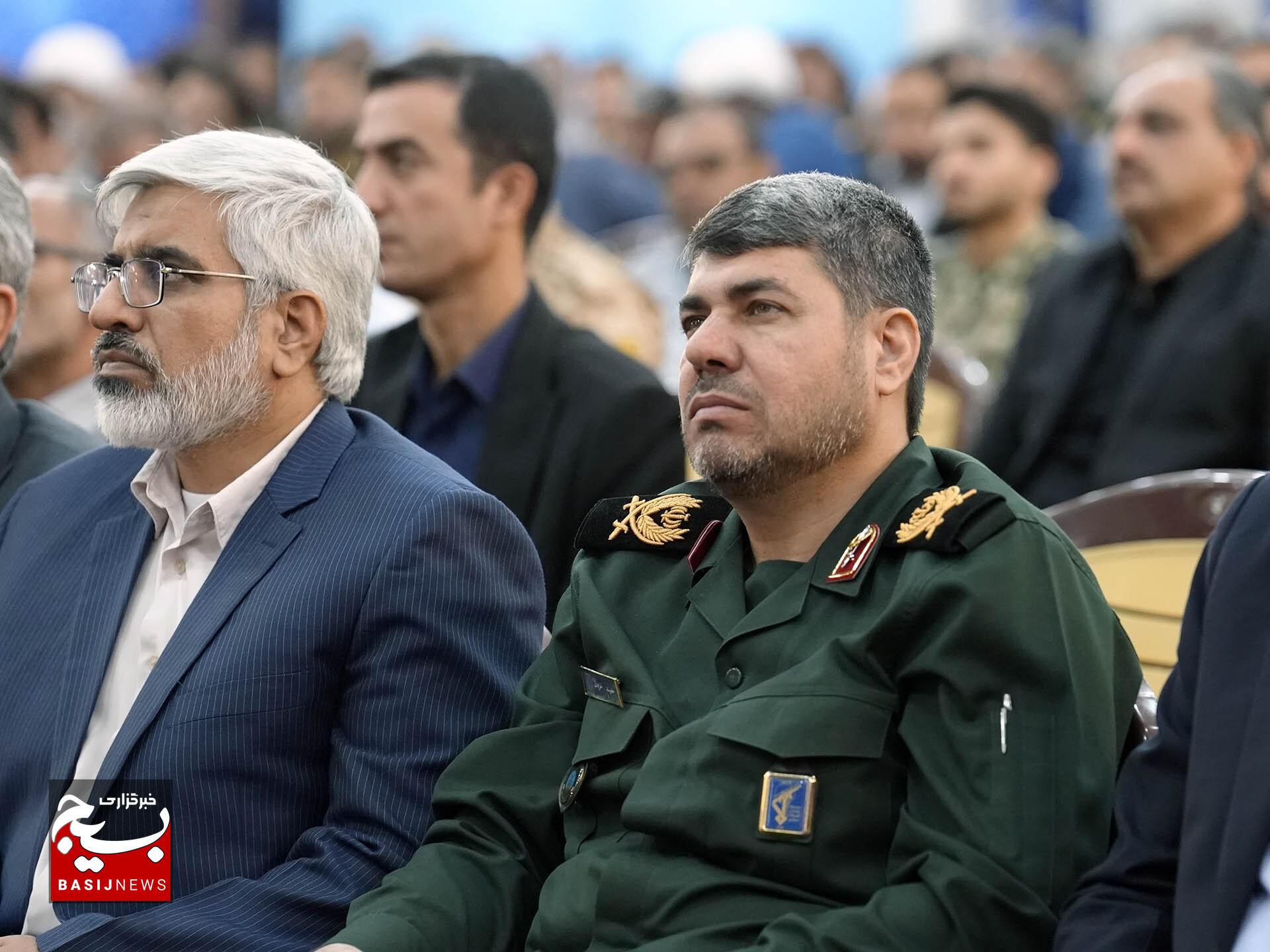 روحیه خدمتگزاری، الگویی برای مسئولان و مدیران باشد