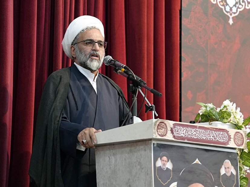 روحیه خدمتگزاری، الگویی برای مسئولان و مدیران باشد