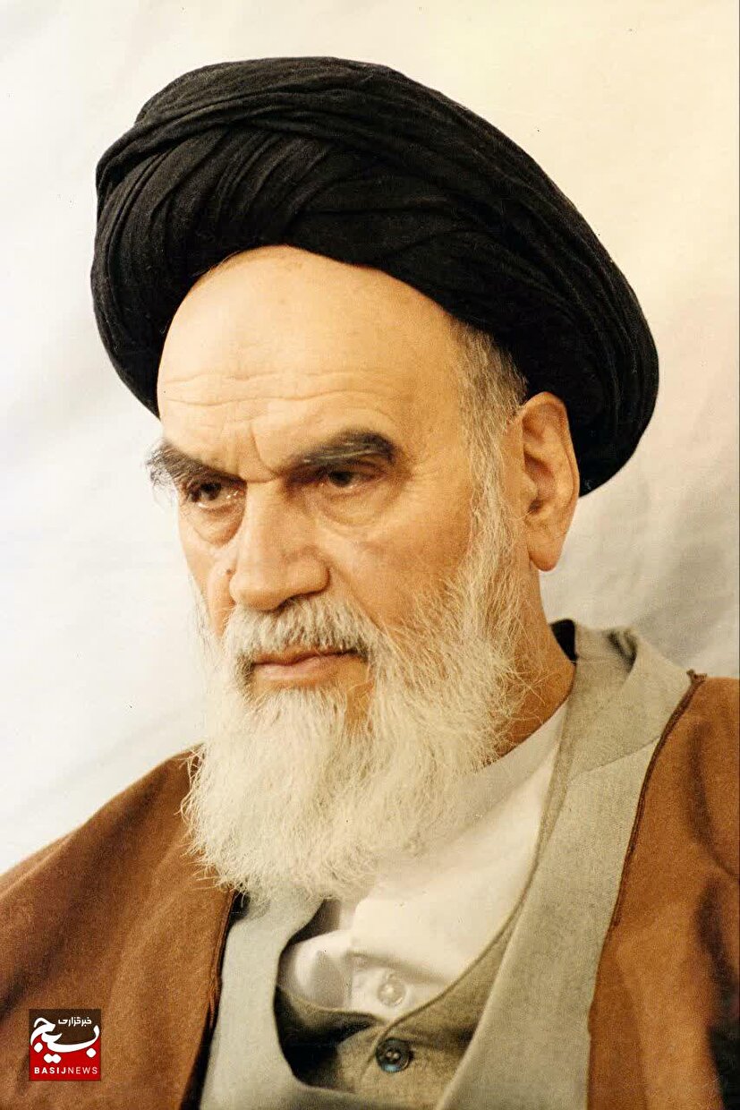 امام به ما آموخت کمال فرد در کمال جامعه است اگر جامعه مزین به فضایل انسانی و اسلامی باشد