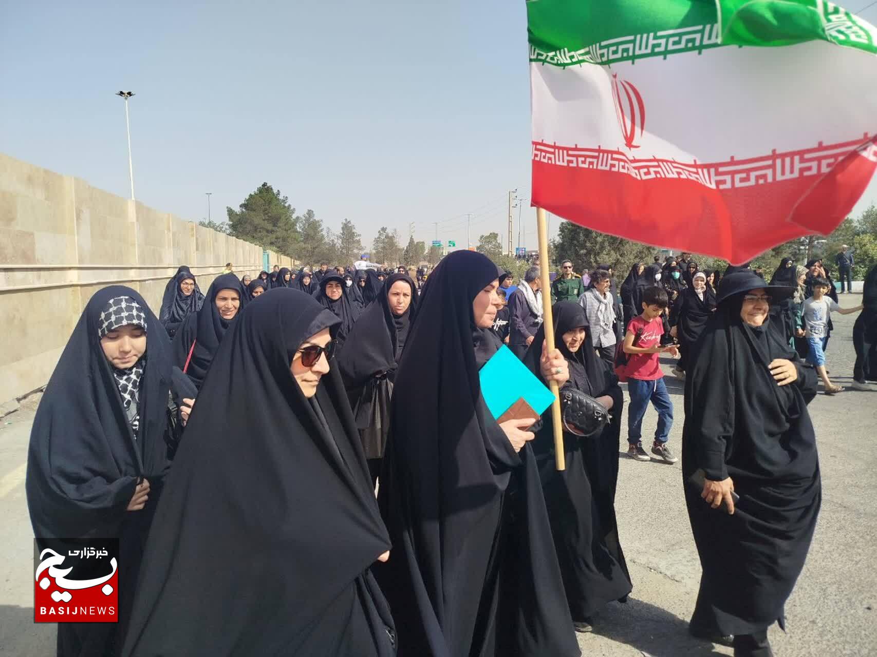 حضور ۶ هزار زائر قزوینی در سی و ششمین سالگرد ارتحال امامخمینی(ره)+عکس حضور ۶ هزار زائر قزوینی در سی و ششمین سالگرد ارتحال امامخمینی(ره)+عکس