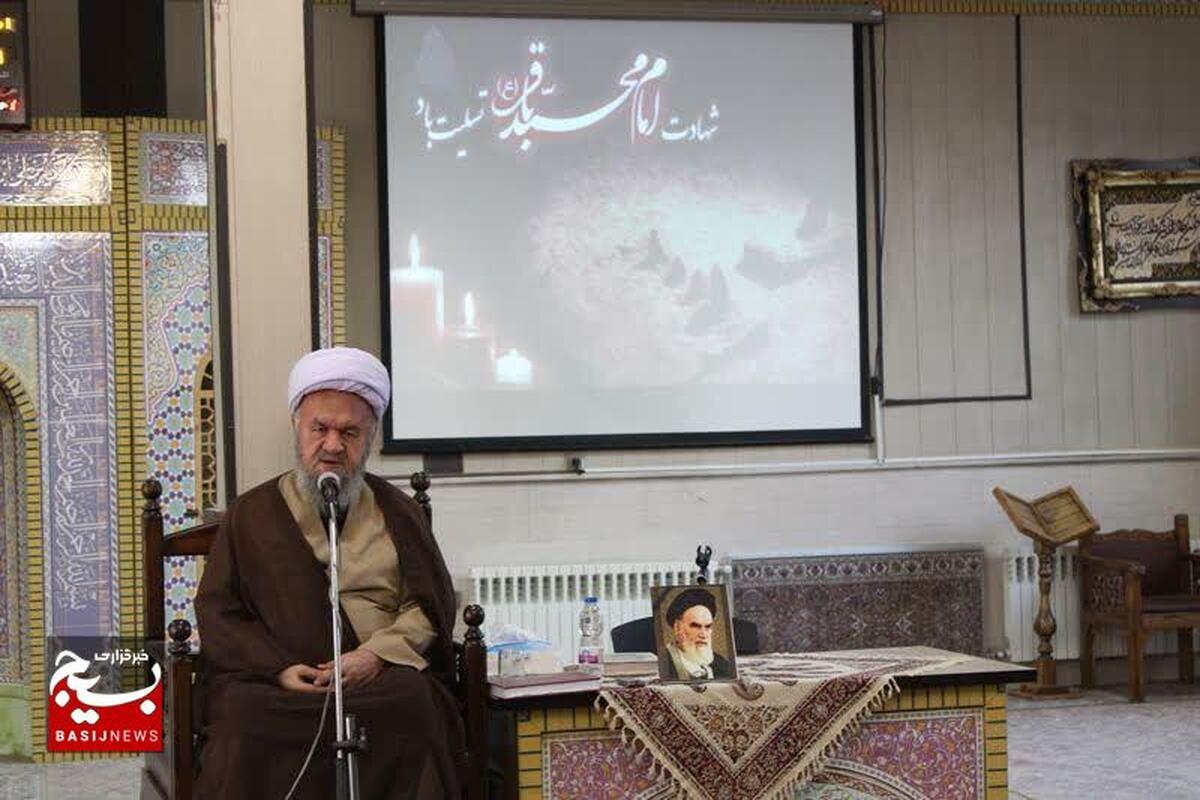 امام خمینی(ره) رهبری مدبر و ساده زیست بود