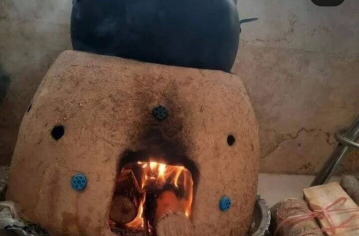 زنی که از خاک زندگی می‌سازد